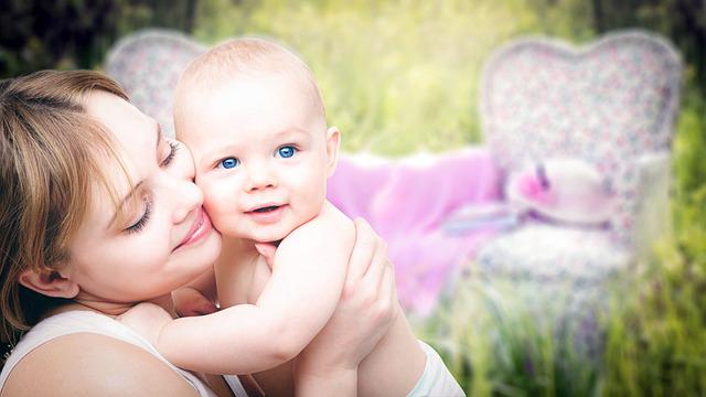 فوائد الرضاعة الطبيعية للأم